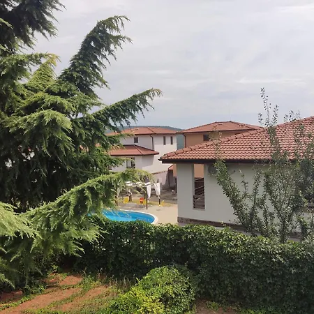 Daisy Harmony Hills Case de vacanță